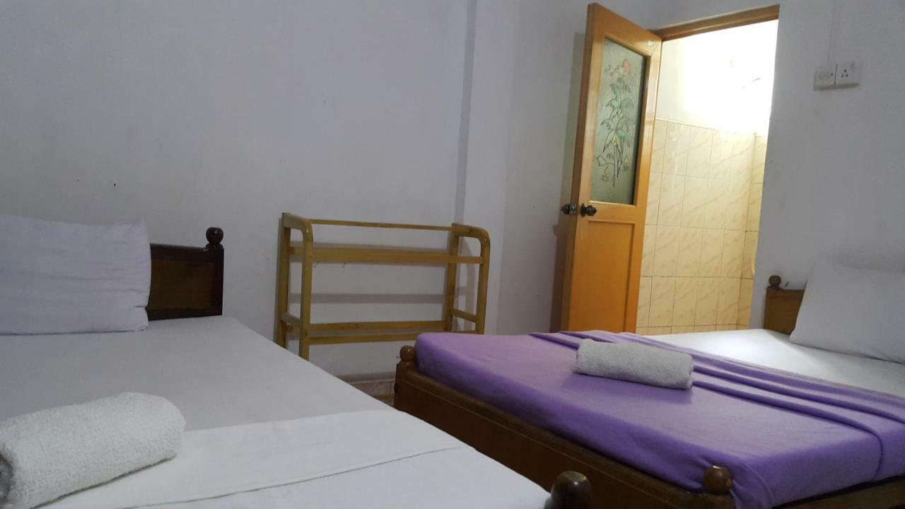 Monkey Hostel Anuradhapura Ngoại thất bức ảnh